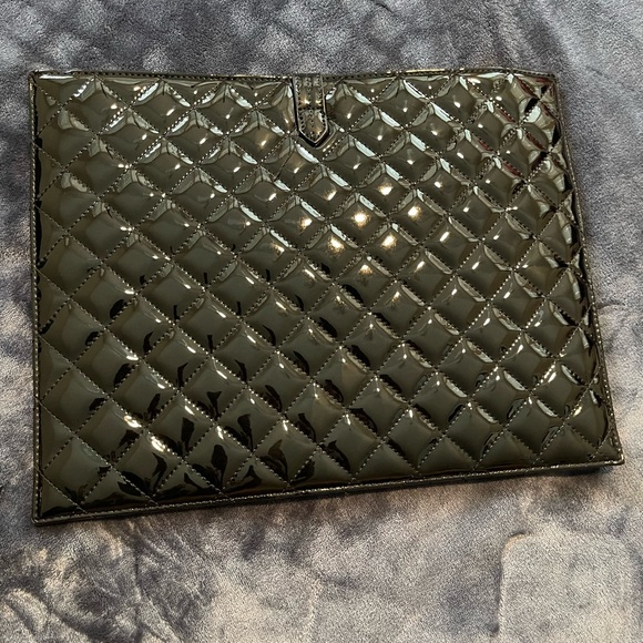 Tablet & mini wristlet - Picture 3 of 7